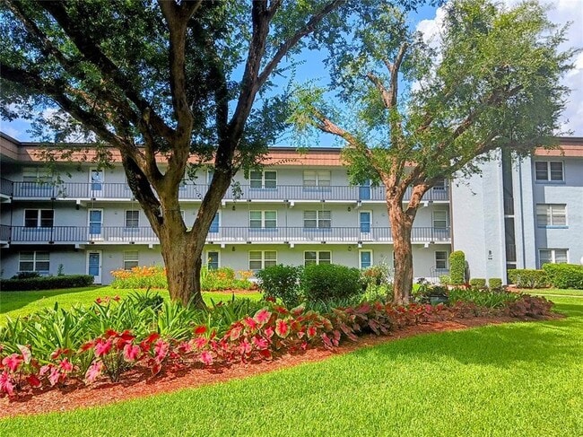 property at 333 N Lake Howard Dr