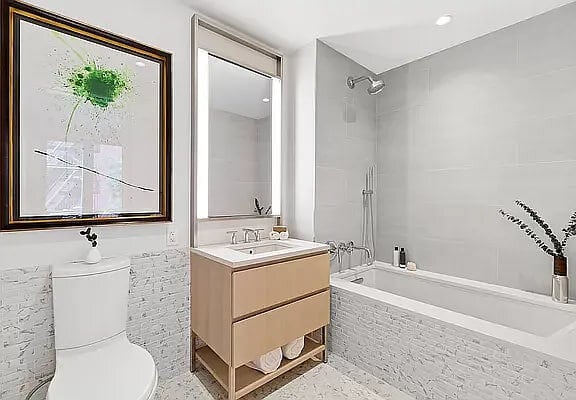 500 W 45th St in New York, NY - Building Photo - Building Photo