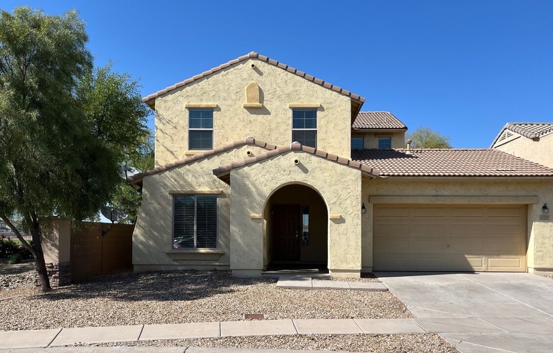 7338 W Midway Ave in Glendale, AZ - Foto de edificio