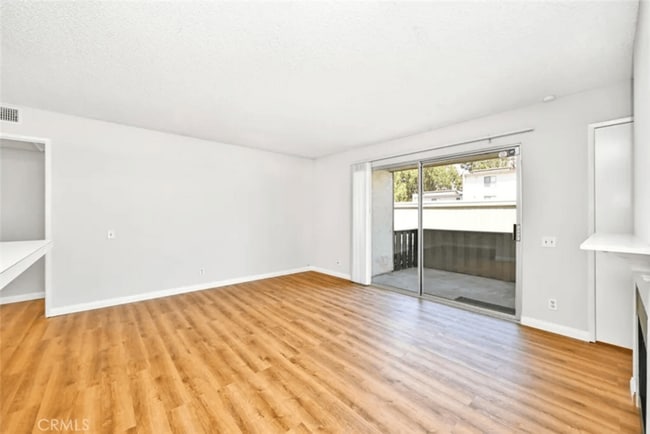 property at 2805 S Fairview St