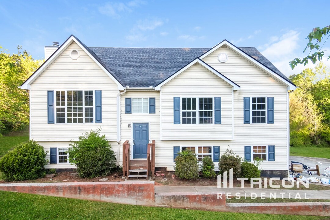1401 Lancaster Ct in Mcdonough, GA - Building Photo