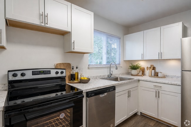 Forest Pine Apartments in Franklin, VA - Foto de edificio - Building Photo