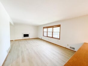 1172 Highview Dr in New Brighton, MN - Building Photo - Building Photo