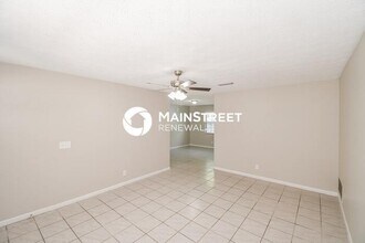 1061 Grove Park Dr E in Orange Park, FL - Building Photo - Building Photo