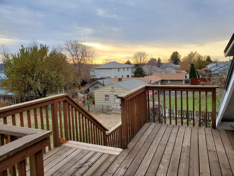 315 NW B St in College Place, WA - Building Photo