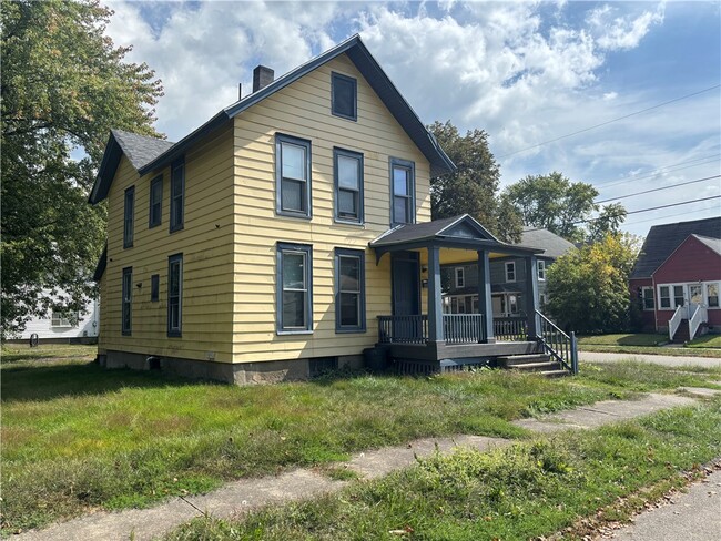 property at 1000 Pratt St