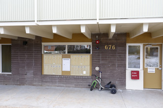 Pinewood Apartments in Boulder, CO - Foto de edificio - Building Photo
