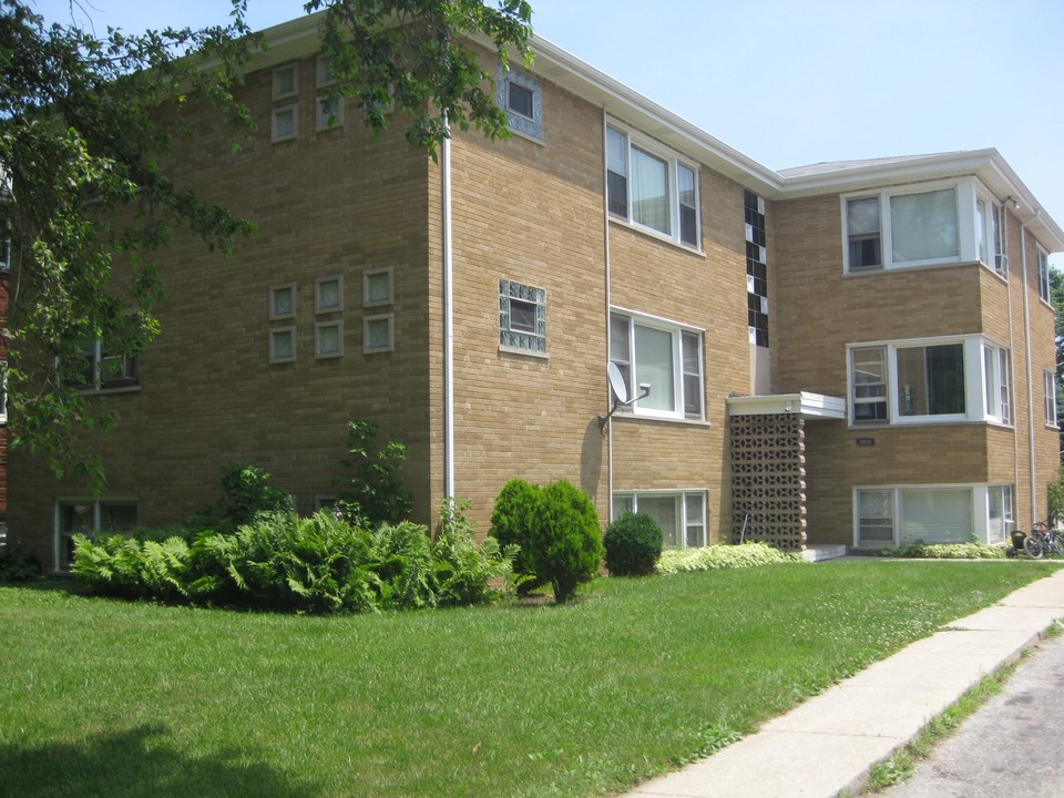 10521 S Lyman Ave in Chicago Ridge, IL - Building Photo