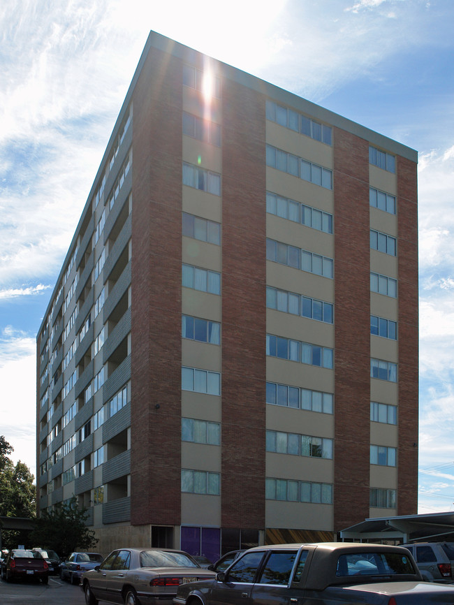 Continental Towers in Lexington, KY - Building Photo - Building Photo