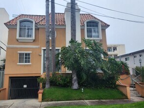 4420 Kensington Road in Los Angeles, CA - Foto de edificio - Building Photo