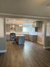 1585 W Virginia St in Beaumont, TX - Foto de edificio - Building Photo