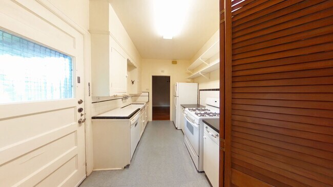 property at 318-320 E Lullwood Ave