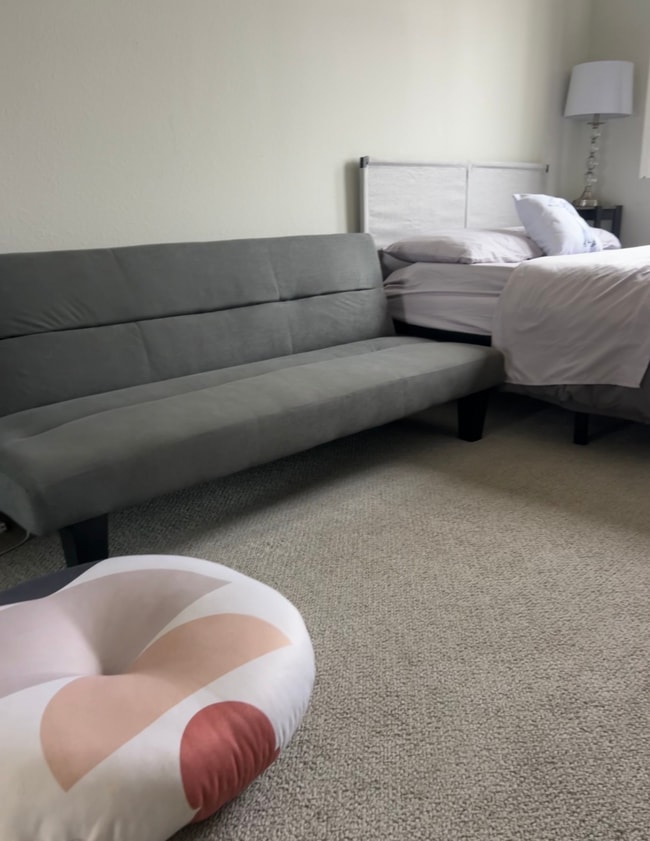 1596 Tucker St in Oakland, CA - Foto de edificio - Building Photo