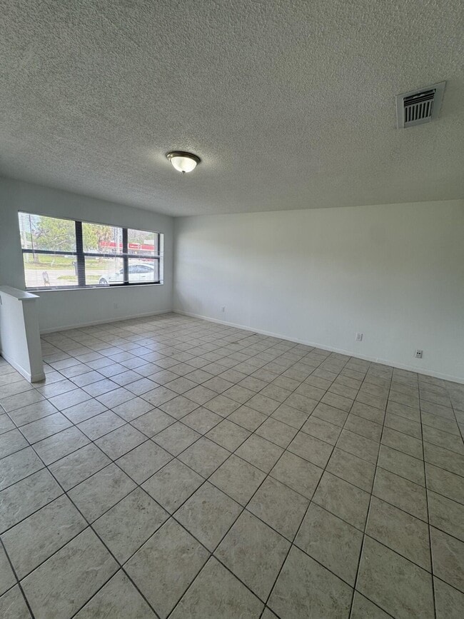 710 NW Airoso Blvd in Port St. Lucie, FL - Building Photo - Building Photo