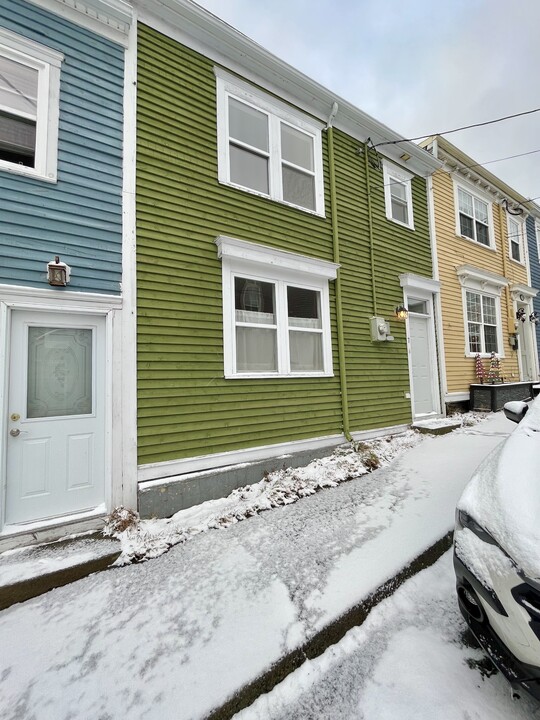 7 Howe Pl in St John's, NL - Building Photo