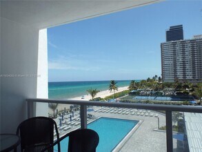 1890 S Ocean Dr in Hallandale Beach, FL - Building Photo - Building Photo