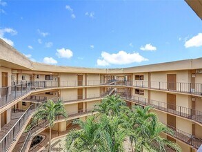 8420 SW 133rd Avenue Rd, Unit 412 in Miami, FL - Building Photo - Building Photo