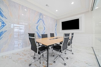 Premier Luxury Apartments in Franklin Park, IL - Foto de edificio - Building Photo