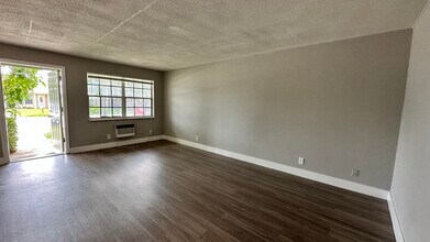 143 NE 6th Ave in Boynton Beach, FL - Foto de edificio - Building Photo