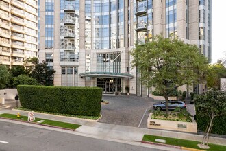 The Carlyle Residences in Los Angeles, CA - Building Photo - Building Photo