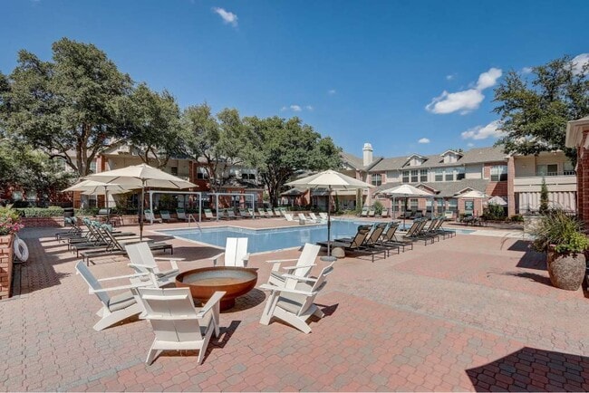 Courts of Bent Tree in Dallas, TX - Foto de edificio - Building Photo
