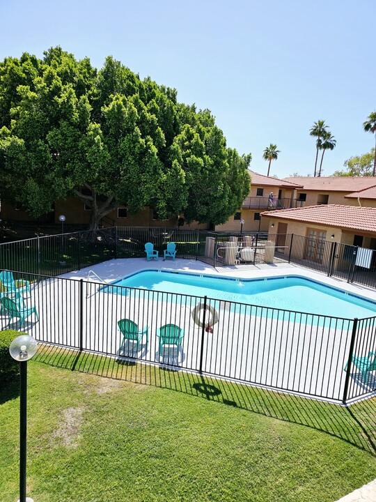 Whispering Willows Apartments in Phoenix, AZ - Building Photo