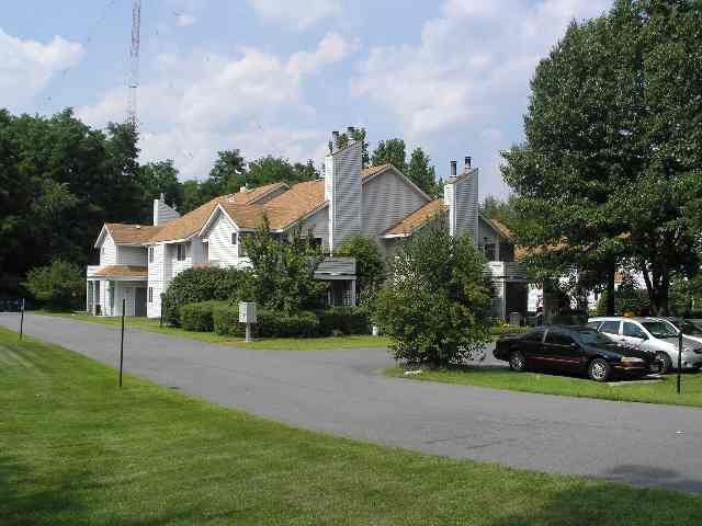 954 Burdeck St in Rotterdam, NY - Foto de edificio - Building Photo