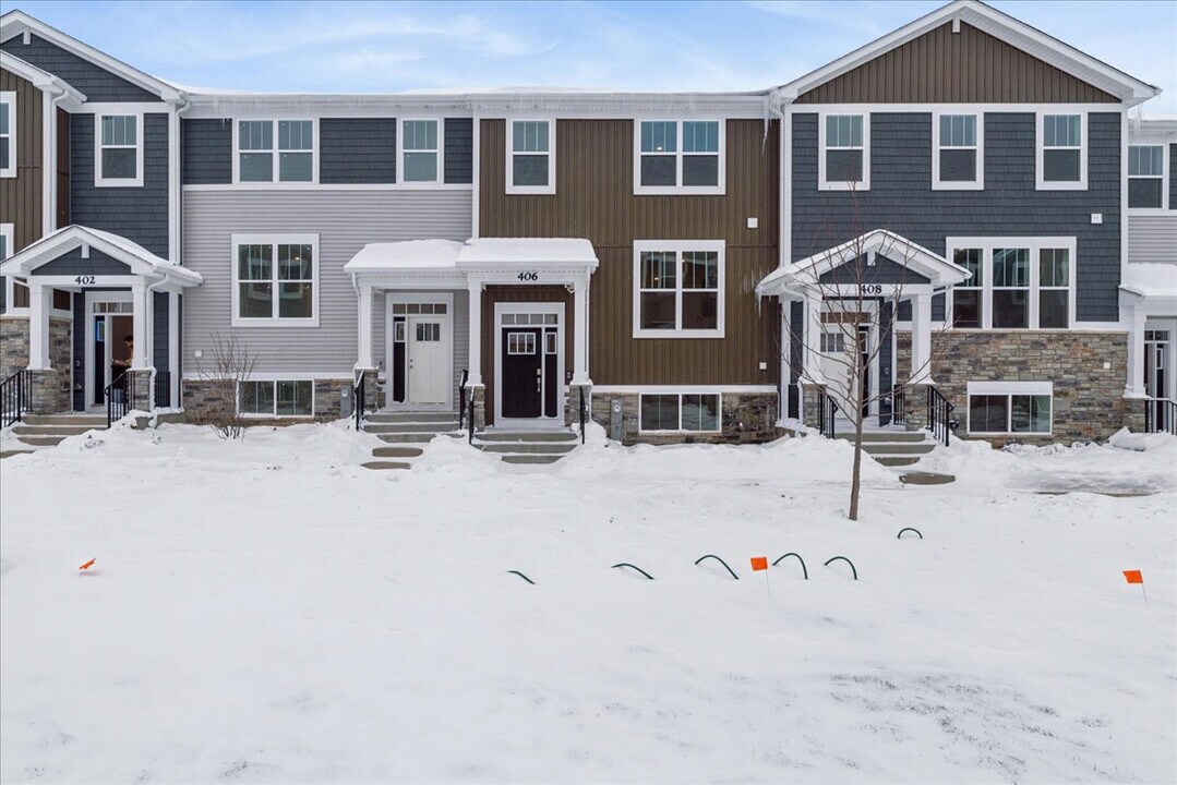 406 Red Oak Cir in Volo, IL - Building Photo