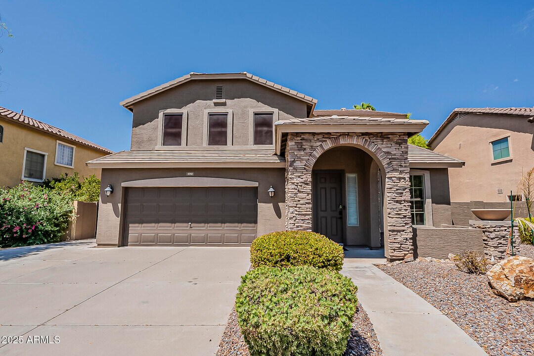 4592 E Gleneagle Dr in Chandler, AZ - Foto de edificio
