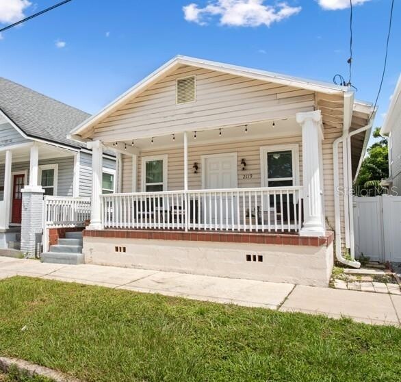 property at 2119 W Spruce St