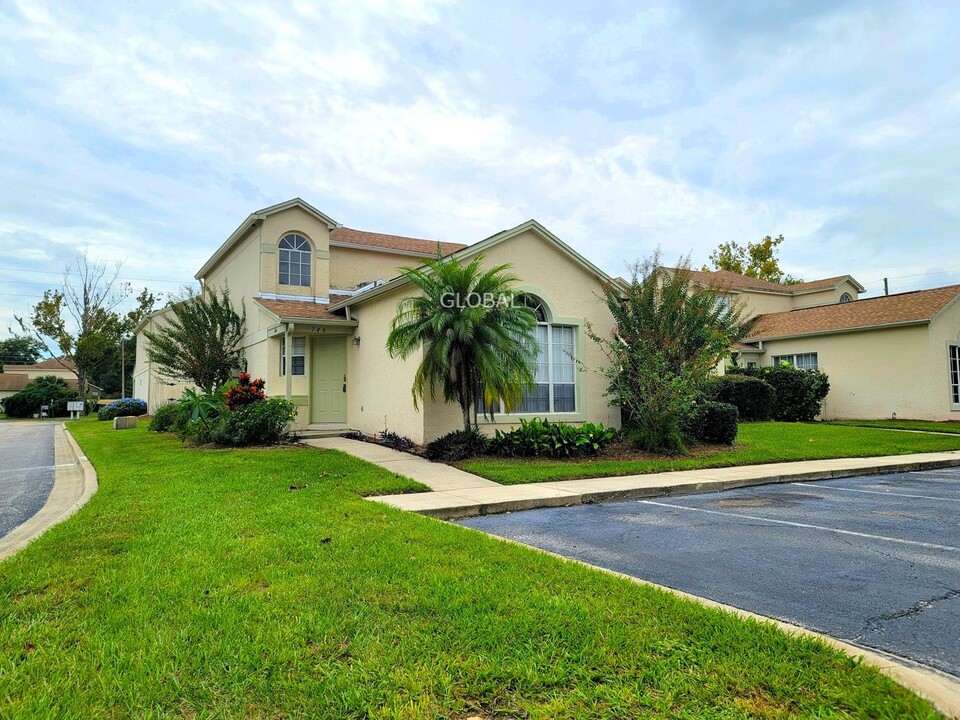 746 Olympic Cir in Ocoee, FL - Building Photo