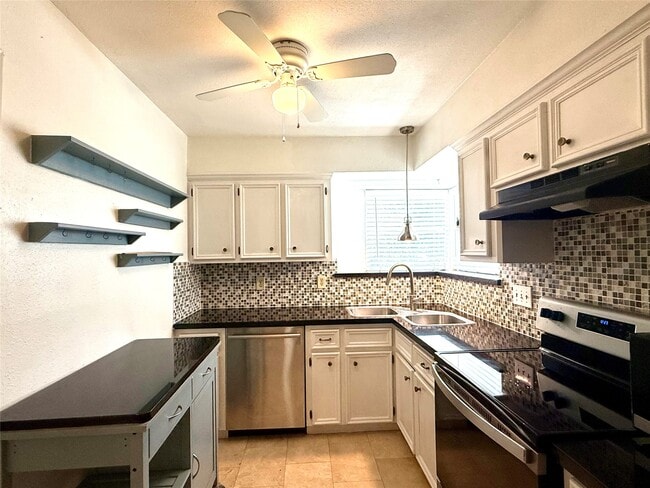13222 Pebblewalk Cir N