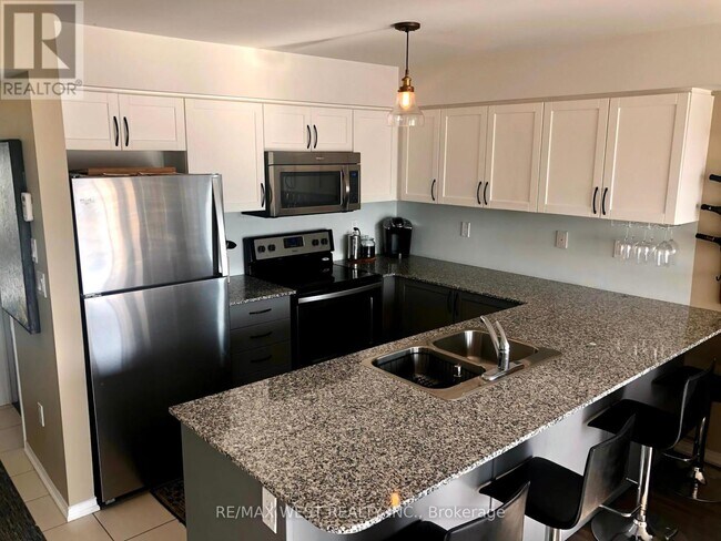 142-142 Widdicombe Hill Blvd in Toronto, ON - Building Photo - Building Photo