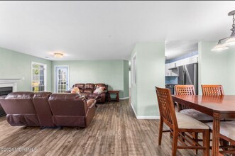 339 Yorkshire Pl in Morganville, NJ - Building Photo - Building Photo