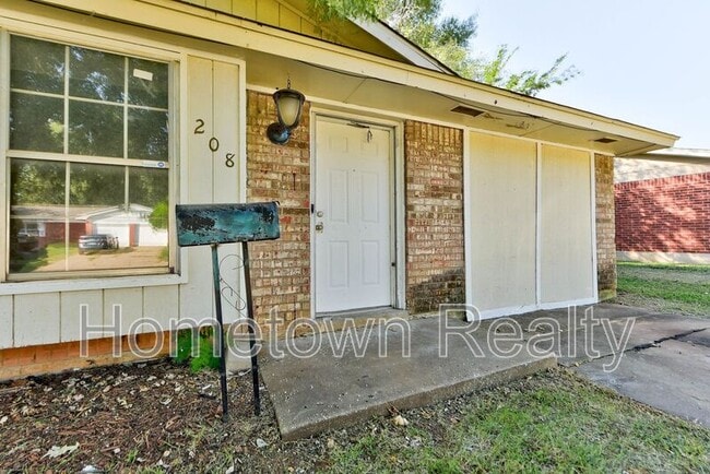 property at 208 W Shadywood Dr