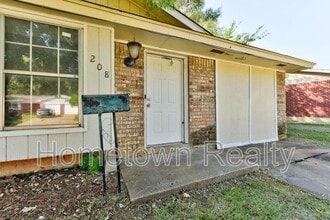 208 W Shadywood Dr in Midwest City, OK - Building Photo - Building Photo