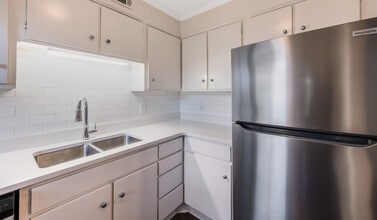 Courtyard on Main in Salisbury, NC - Building Photo - Building Photo