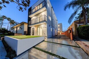 10812 Hesby St in Los Angeles, CA - Building Photo