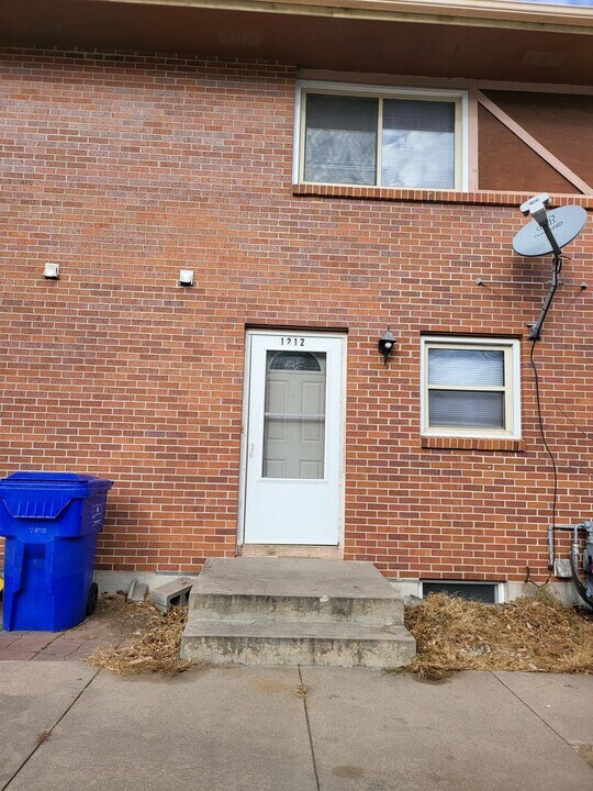 1212 E 16th St in Crete, NE - Building Photo