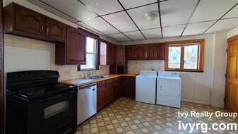 34-2 Bay State Ave, Unit 34 Apartamentos