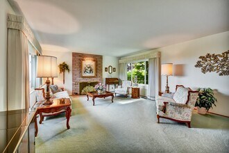 2305 Tioga Dr in Menlo Park, CA - Building Photo - Building Photo