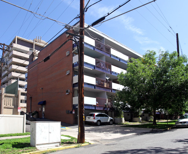 Fiesta Apartments in Denver, CO - Foto de edificio - Building Photo