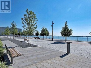 39 Queens Quay E in Toronto, ON - Building Photo - Building Photo