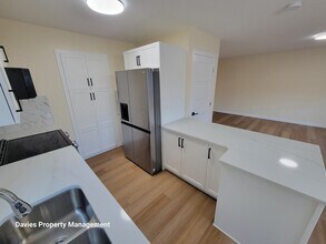 2018 Garnett Way NW in Edmonton, AB - Building Photo - Building Photo