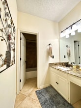 1405 Ridgemoor Ln in Richardson, TX - Foto de edificio - Building Photo