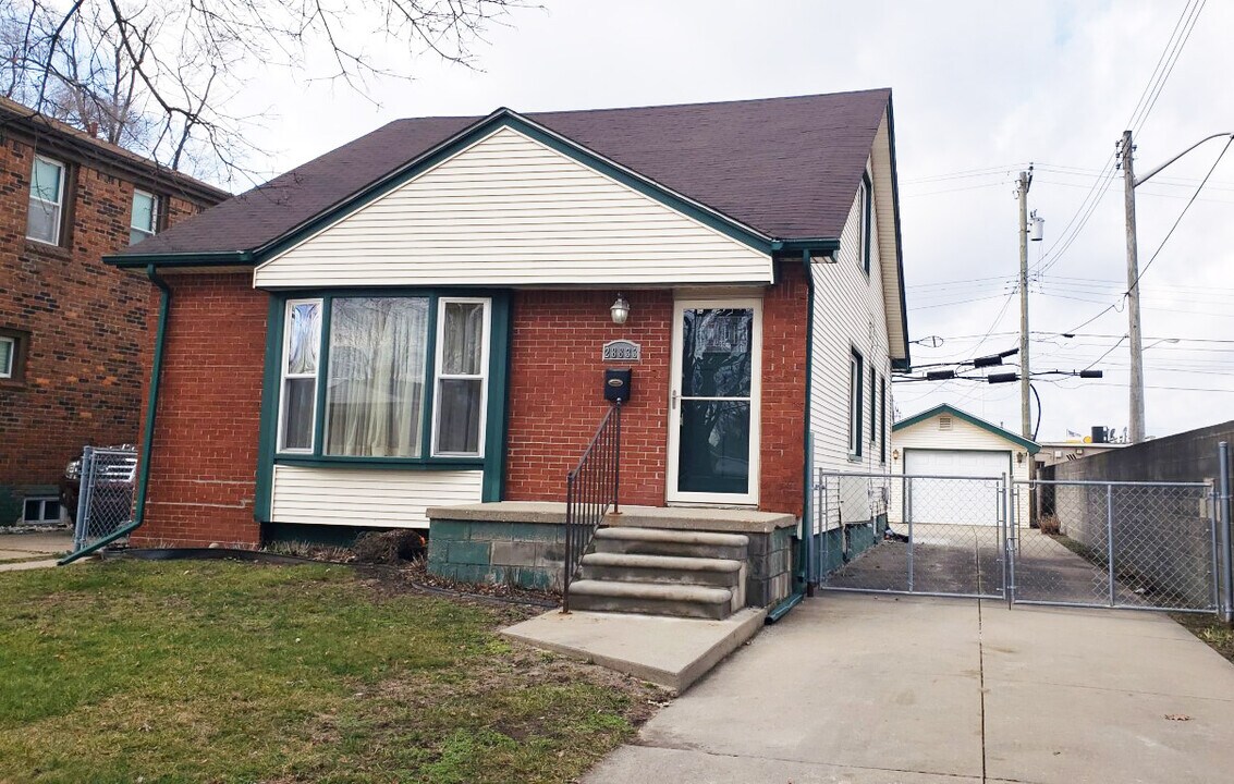 28833 Groveland St in Madison Heights, MI - Building Photo
