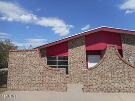 3014 Barkarian Pl in El Paso, TX - Building Photo