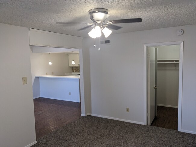 6008 N Lamar Blvd, Unit 1-104 in Austin, TX - Foto de edificio - Building Photo