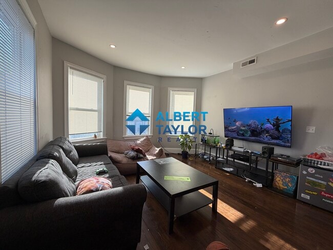 71 Hillside St, Unit 3