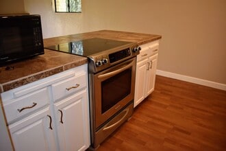 3290 Rockview Pl, Unit 6 in San Luis Obispo, CA - Foto de edificio - Building Photo